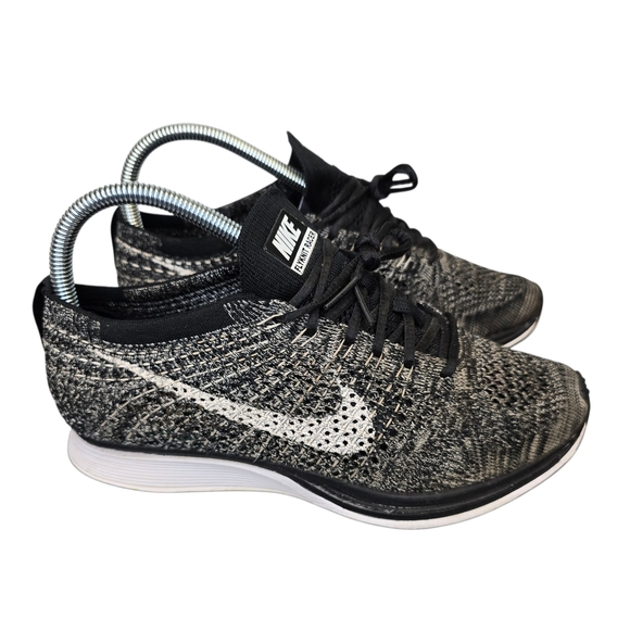 nike flyknit racer oreo 2.0
